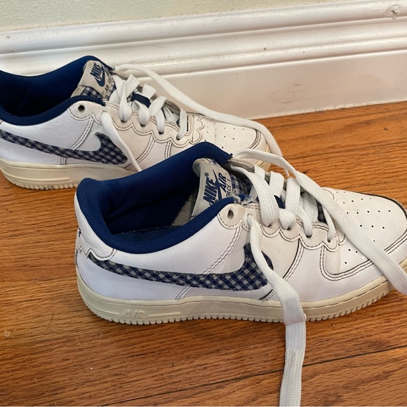 Nike Air sneakers. Kids size 5.5 . - Picture 3 of 11